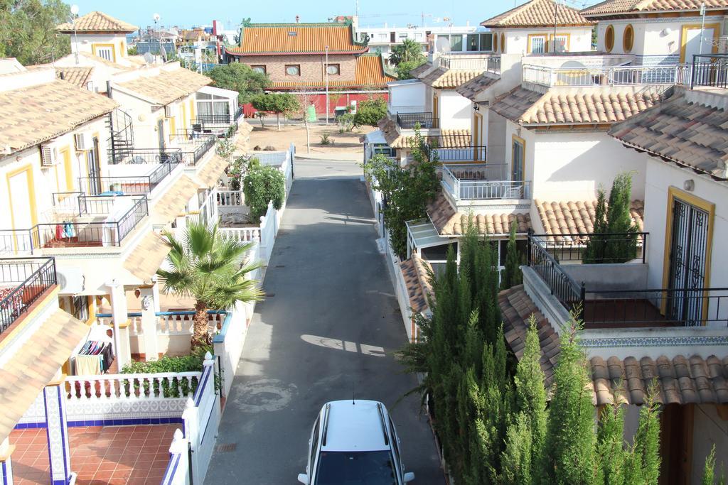 Holiday Home Torre De Pisa Torrevieja Phòng bức ảnh